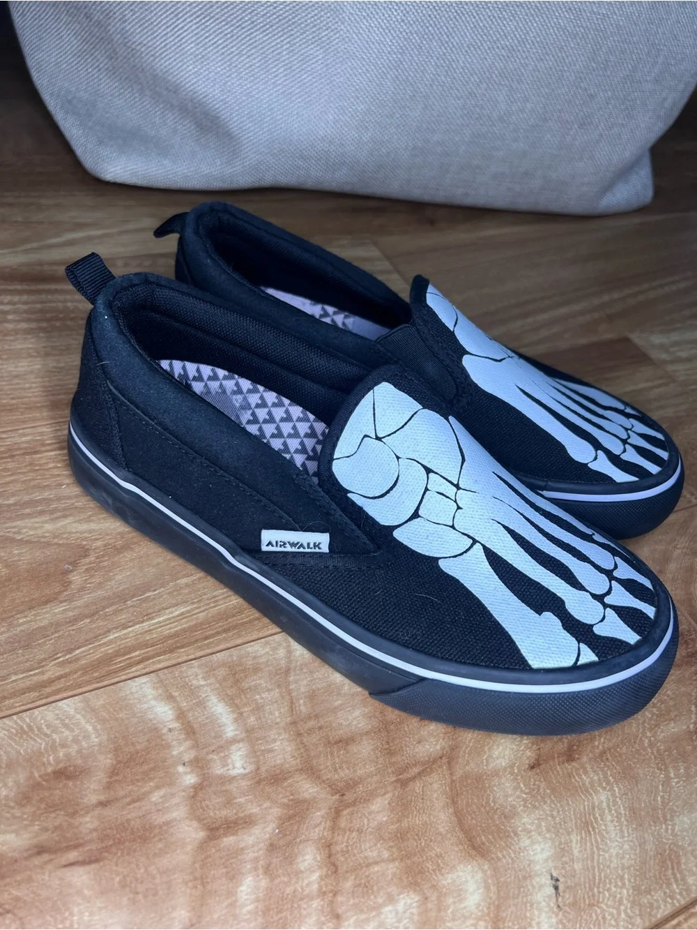 Airwalk Kids Skeleton Slip-On Sneakers Black White Canvas Shoes Size 3